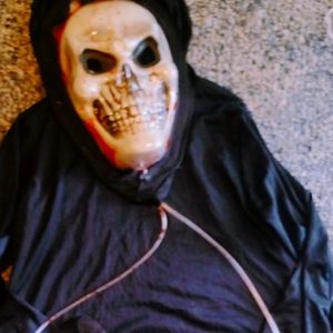 Scary skeleton costume